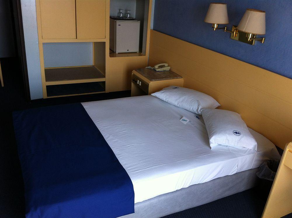 Hotel Mistral Πειραιάς Εξωτερικό φωτογραφία